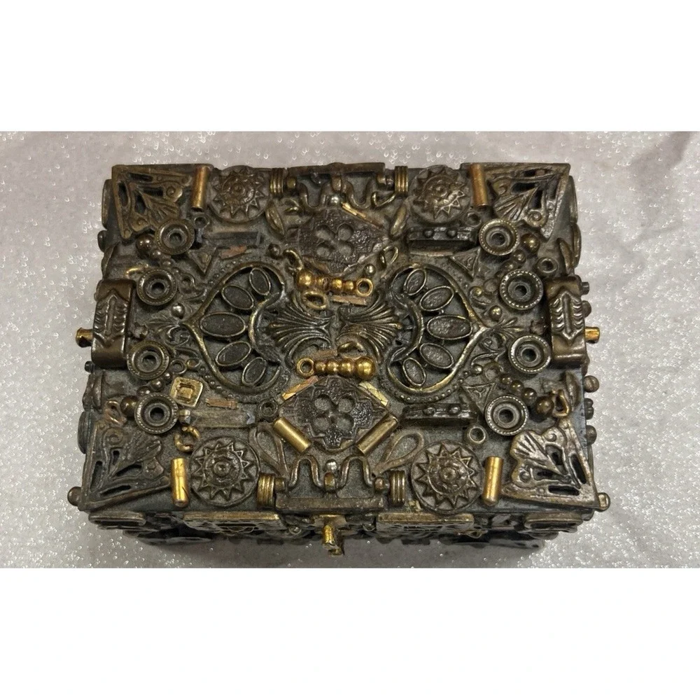 UNIQUE VINTAGE TRINKET BOX A LITTLE OF ALL 4.5 X‎ 3.5 (1505)